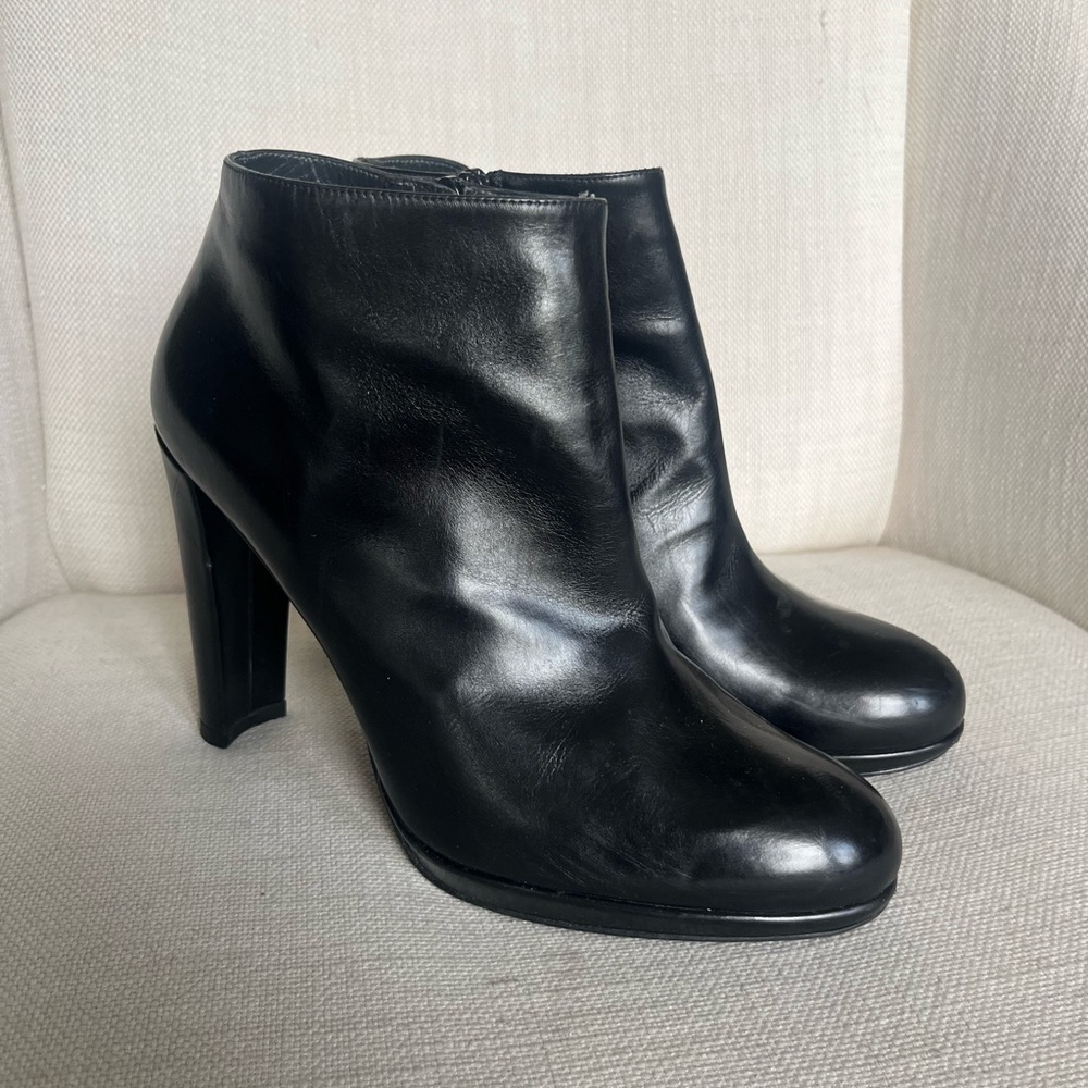 Stuart Weitzman leather heel booties 8.5